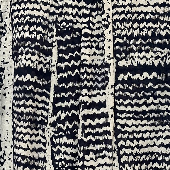 Trina Turk silk printed button up shirt blouse size small career quiet luxury - Picture 5 of 7